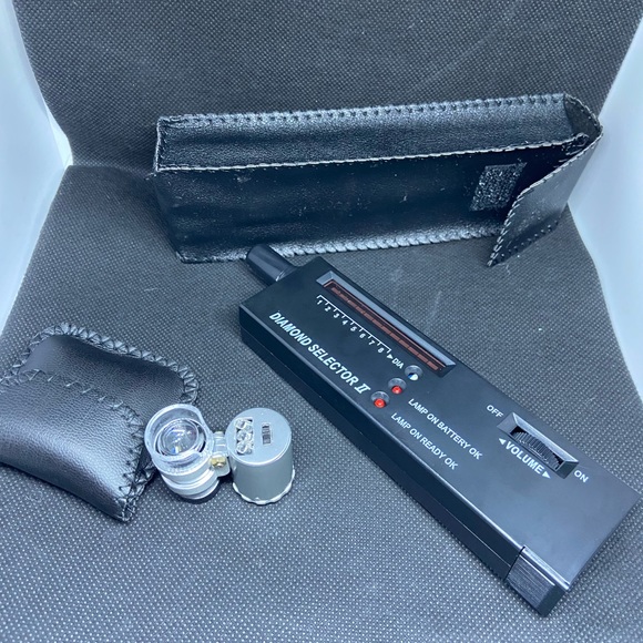 LETTER F ring size 8 - Picture 4 of 5